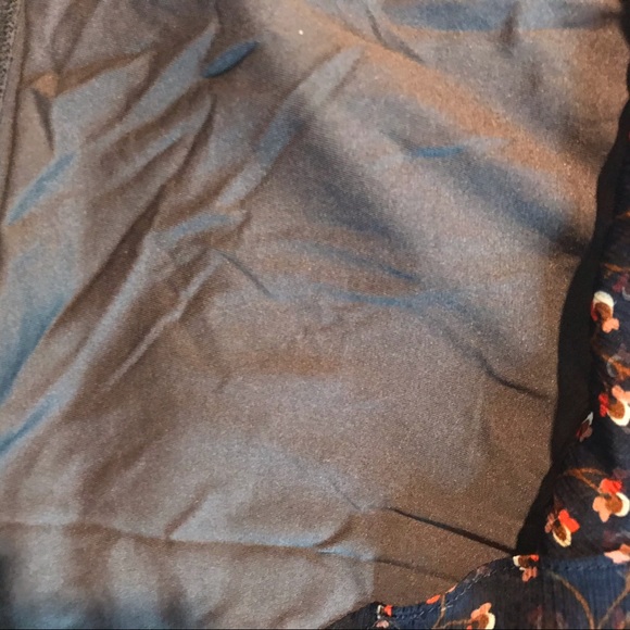 Sheer floral overlay and moisture wicking tank - Picture 4 of 5